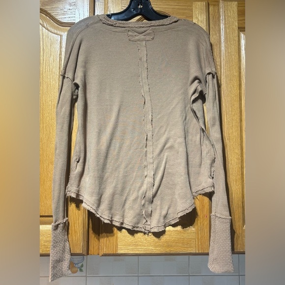 Free People We The Free Colby Tee Shirt Long Sleeves Thumbholes Women XS Boho - Picture 7 of 9